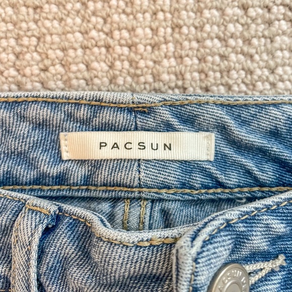 SOLD Pacsun Daisy Embroidered Mom Jeans - Picture 2 of 3